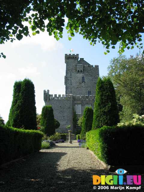 19473 Knappogue Castle from garden